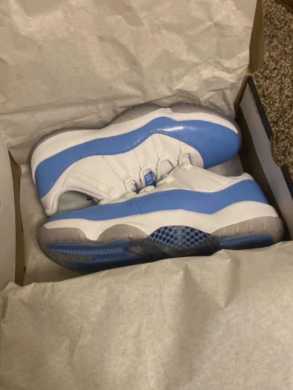 Jordan 11 Retro Low University Blue UNC